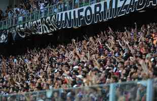 Torcida deu grande apoio ao time em vitria sobre o Corinthians e protestou muito contra gol anulado de Rger Guedes, no primeiro tempo. 