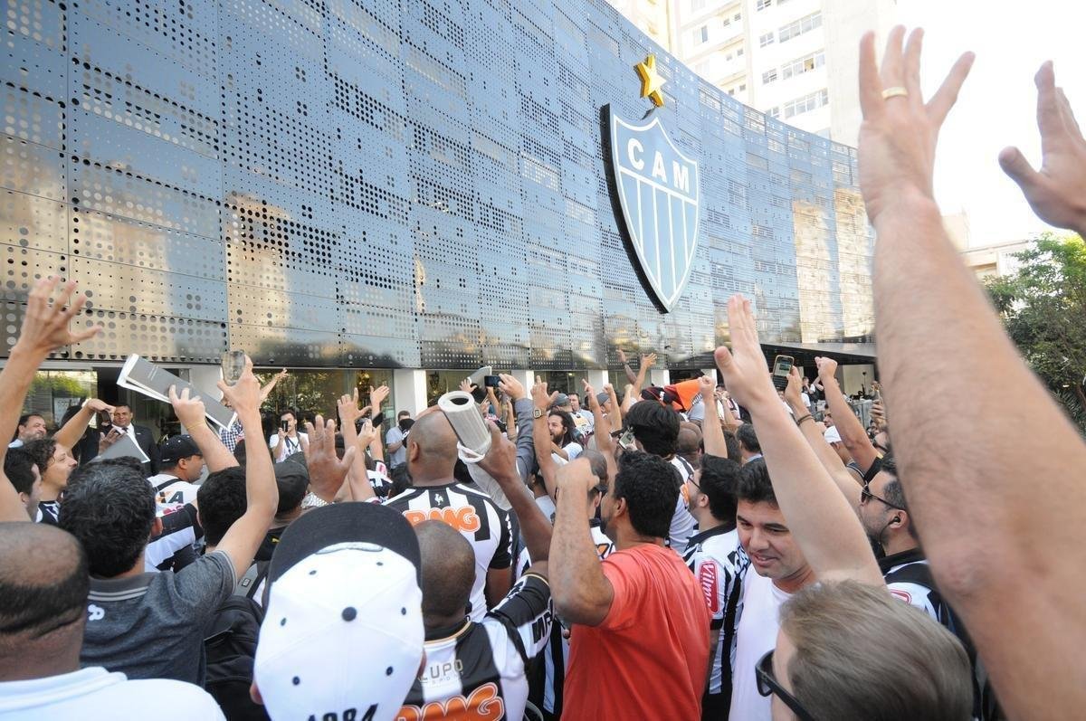 Com festa dos torcedores, Conselho Deliberativo do Atltico aprovou construo do estdio