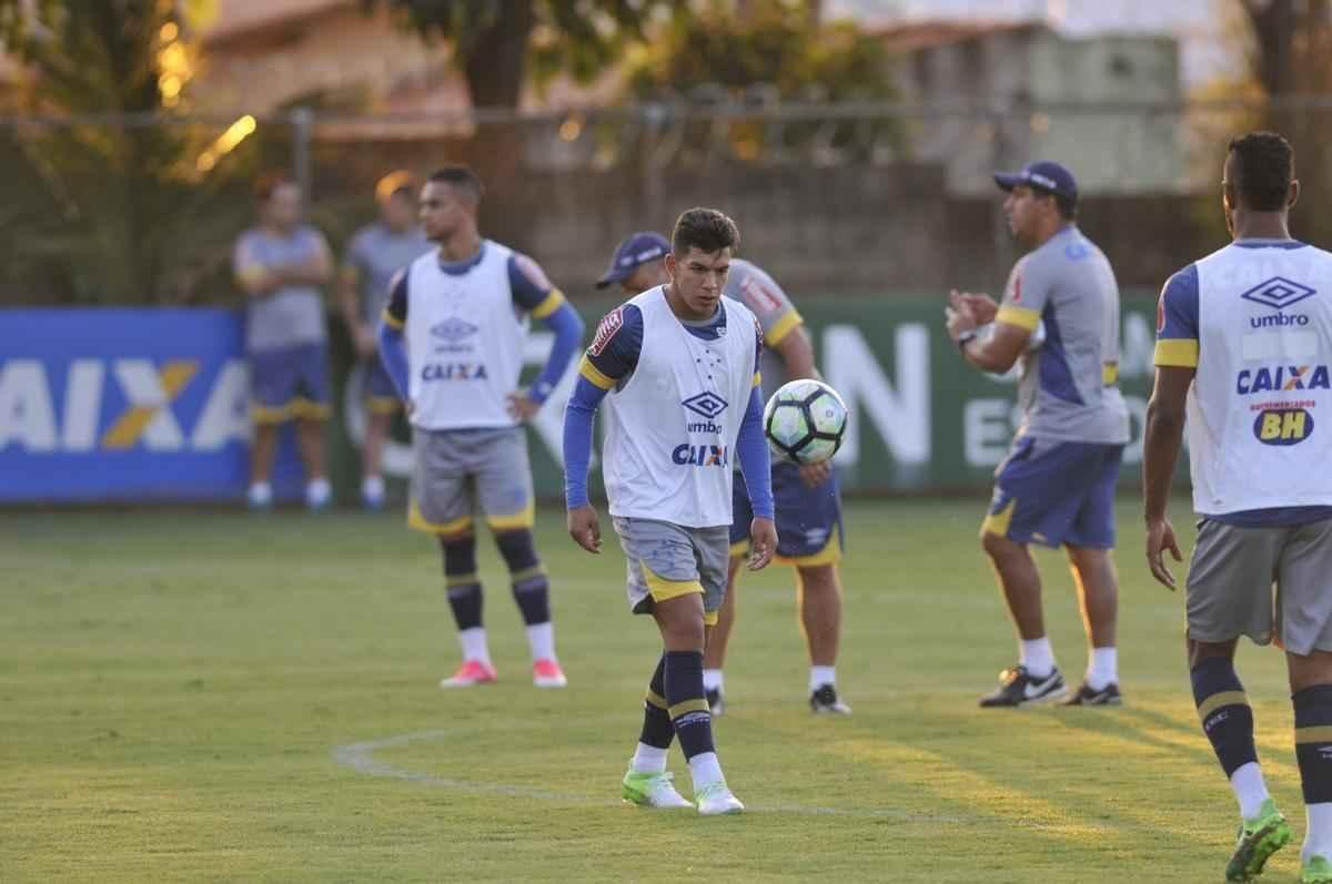 Mano Menezes testou novidades no Cruzeiro para enfrentar o So Paulo na estreia do Brasileiro