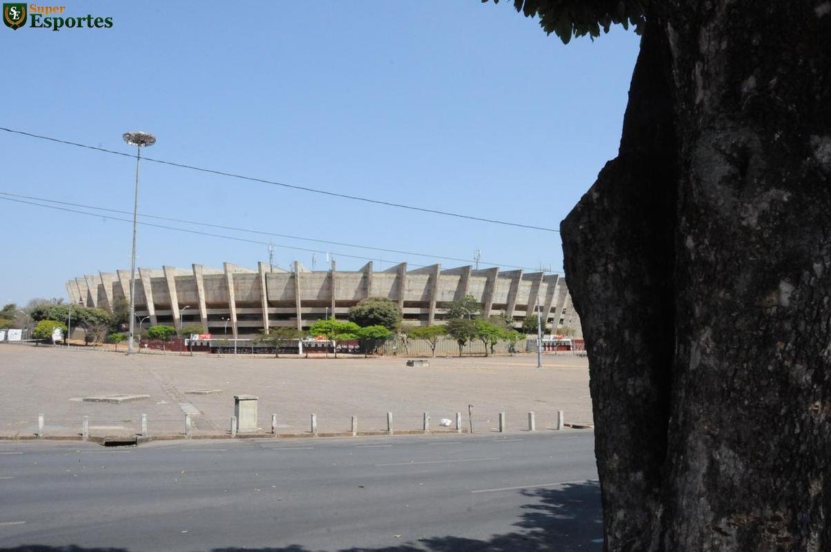 04/09/2010 - Neste perodo, obra fica restrita ao interior do Mineiro. No exterior, tudo parado