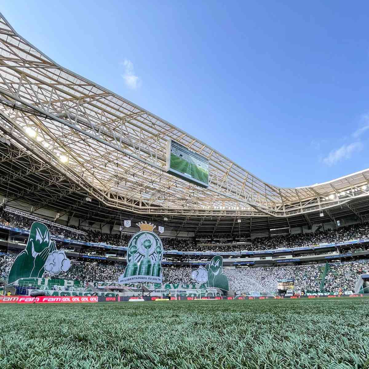 Bom Dia MT  Delegação do Palmeiras chegou ontem a noite para o