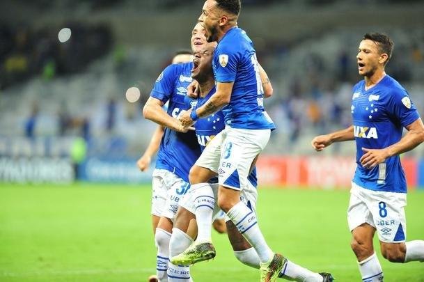 Arrascaeta sofreu pnalti de Vilches; Sass cobrou com categoria e ampliou para 3 a 0