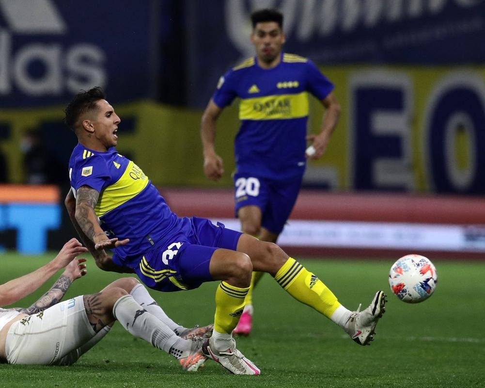 Fotos de Agustn Almendra, volante do Boca Juniors, de 22 anos, que est na mira do Cruzeiro para 2023. Vnculo dele na Argentina vai at junho do prximo ano, o que permite firmar pr-contrato a partir de janeiro com qualquer clube