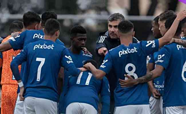 O Cruzeiro goleou o Comercial-MS por 5 a 0 na estreia da Copa So Paulo