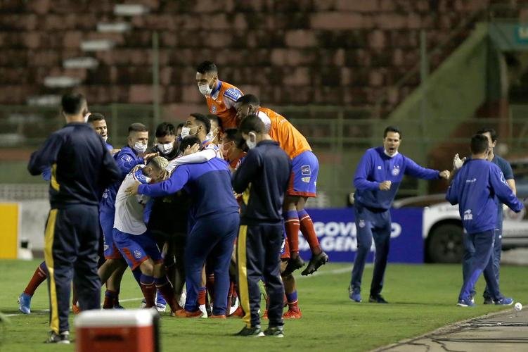 Bahia e Atlético se enfrentaram nesta quarta-feira (4), em Feira de Santana, em jogo de volta das oitavas de final da Copa do Brasil