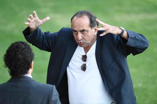 Em 2014, aps batalhas na Justia, Alexandre Kalil fechou acordo com a Unio para pagamento das dvidas tributrias do clube. Mas o juiz federal da 26 Vara Federal, Andr Gonalves de Oliveira Salce, no homologou o acerto. Foi um ano difcil para a diretoria, que conviveu com atrasos salariais no clube