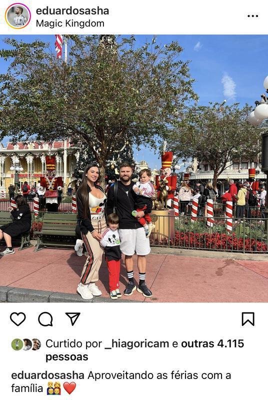 Sasha e famlia no parque Magic Kingdom, da Disney, em Orlando.