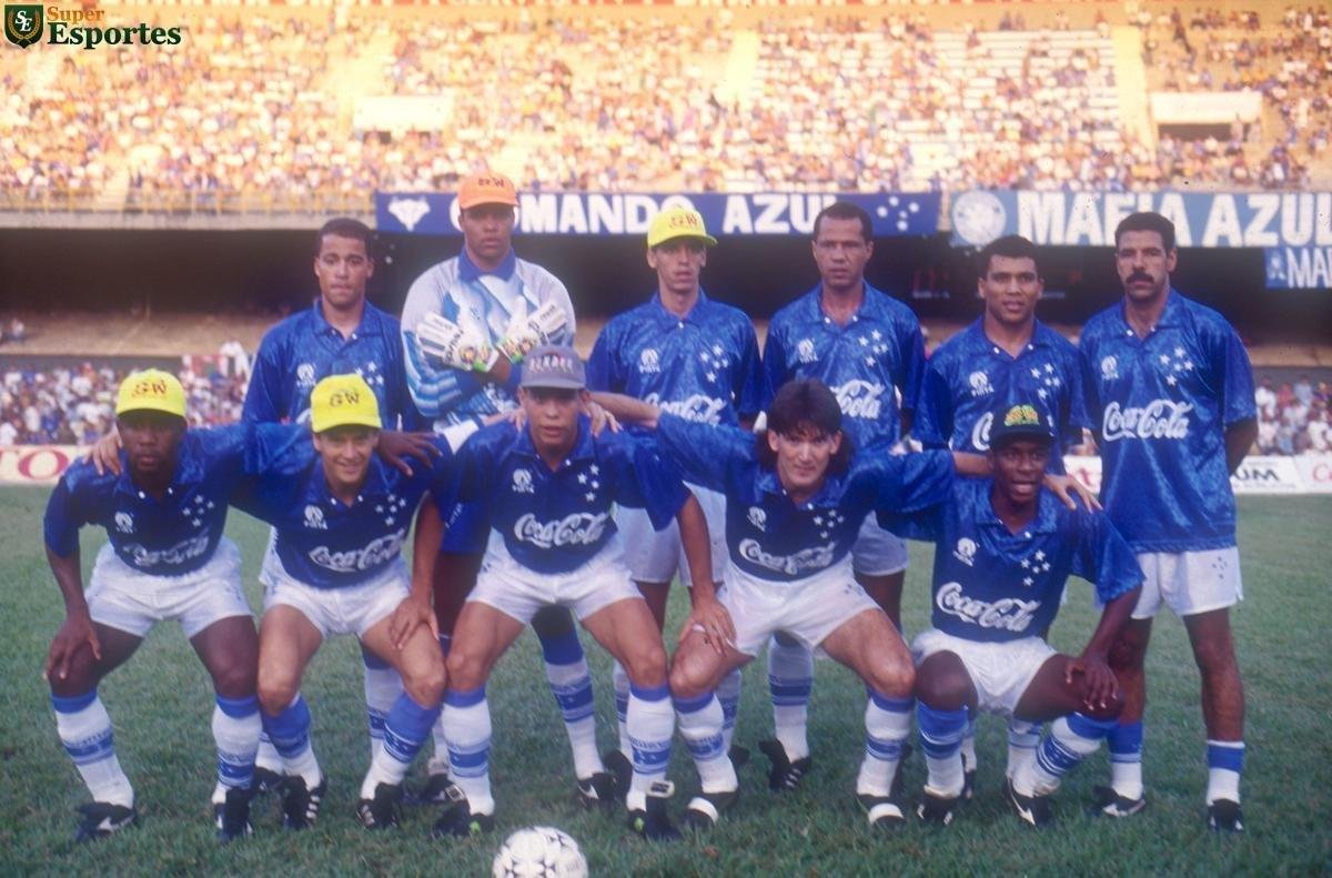 Cruzeiro campeão mineiro de 1994, com Ronaldo no time. Time da vitória por 6 a 1 sobre o América. Helinho, Dida, Célio Lúcio, Luizinho, Zelão e Toninho Cerezo; Macalé, Ademir, Ronaldo, Roberto Gaúcho e Cleison