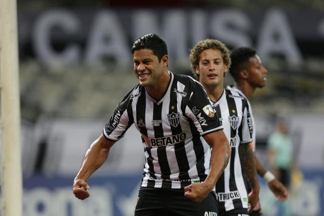 Hulk foi o grande nome do jogo ao marcar dois gols sobre o Cerro Porte�o