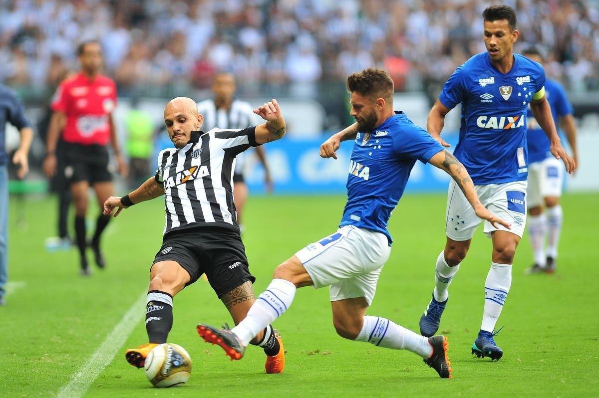 Cruzeiro pressionou o Atltico nos minutos iniciais e abriu o placar aos 3, com gol de cabea de Arrascaeta