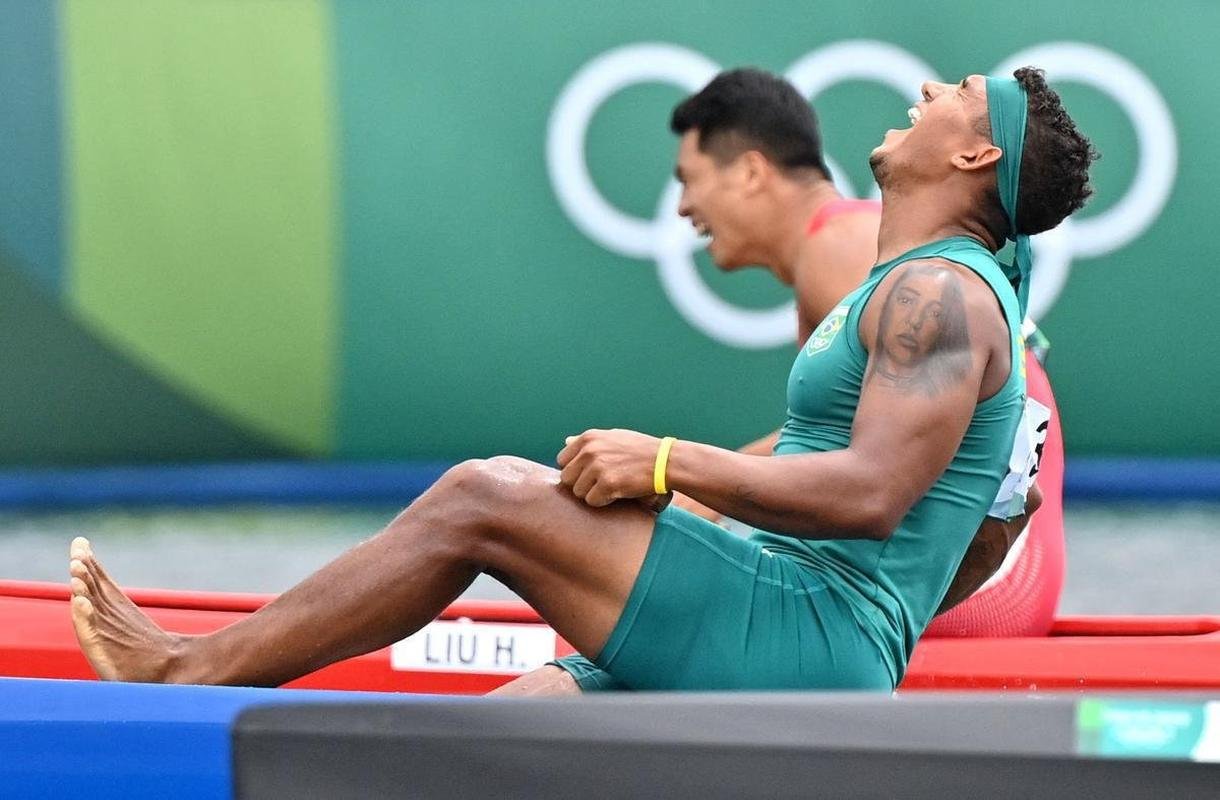 Isaquias Queiroz venceu a final da canoagem sprint C1 1000m com tempo de 4:04.408