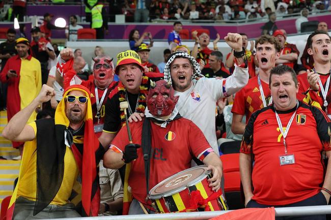 Torcedores de Bélgica e Canadá no jogo pela Copa do Mundo