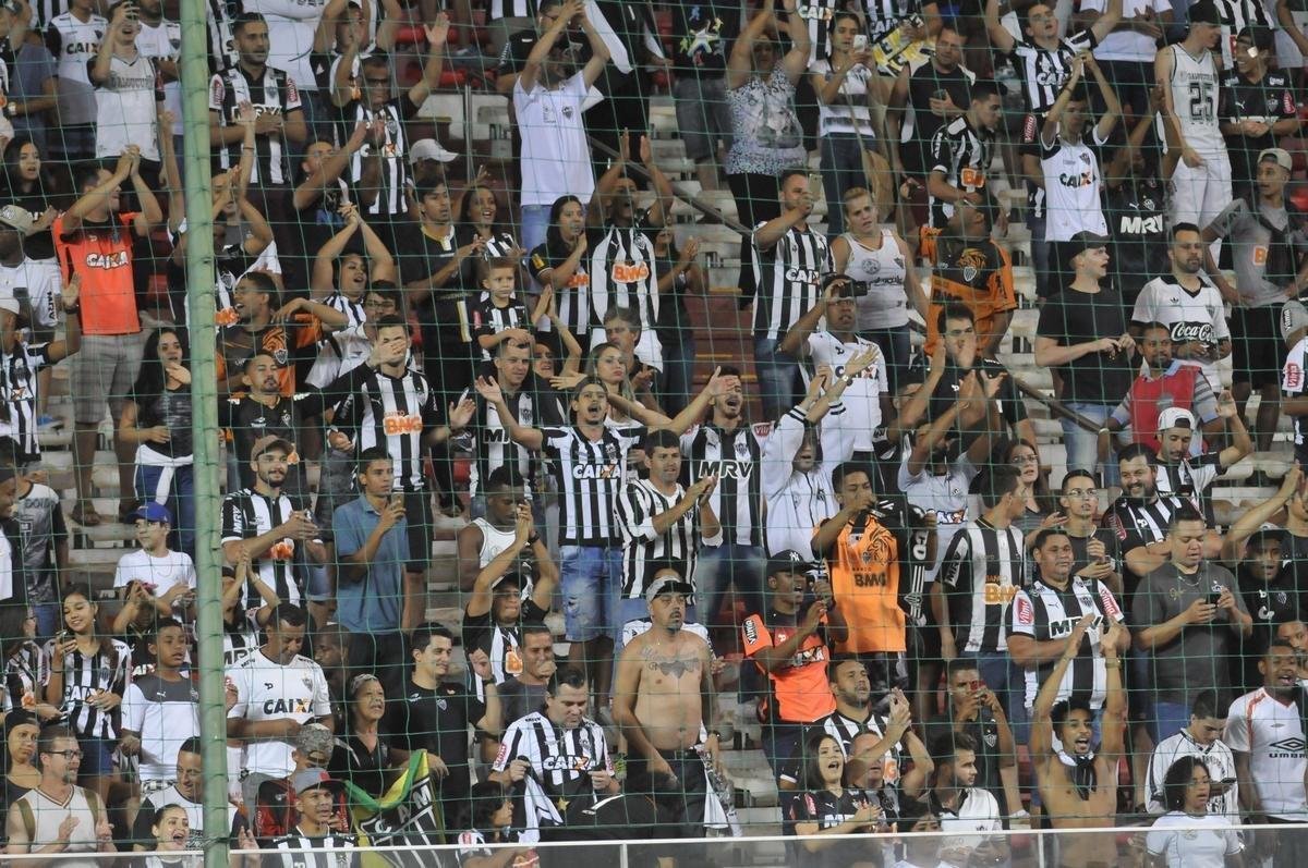 Fotos da torcida do Atltico, no Independncia, durante partida de ida da semifinal do Mineiro, contra o Amrica
