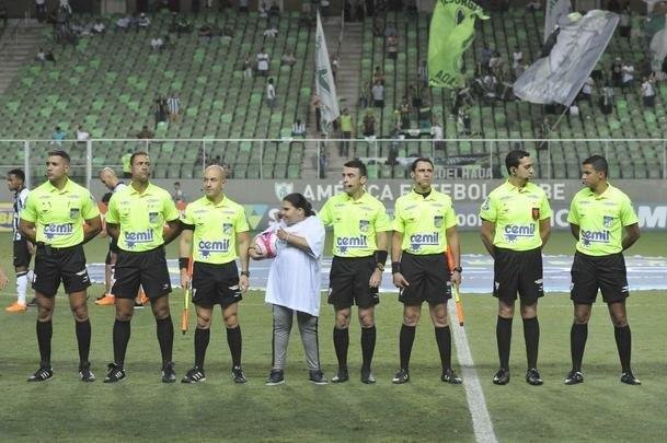 Imagens do clssico de ida da semifinal do Mineiro, entre Atltico e Amrica, no Independncia