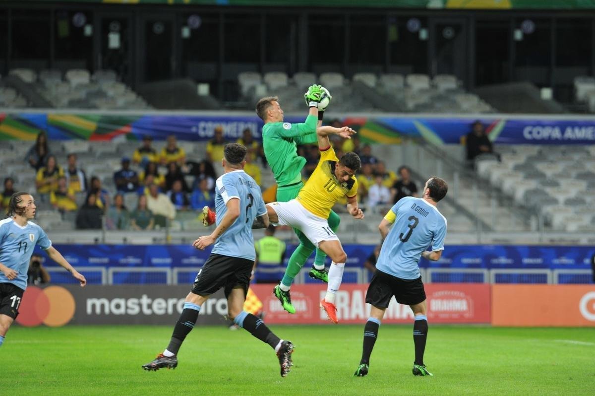 Fotos de Uruguai x Equador, no Mineiro