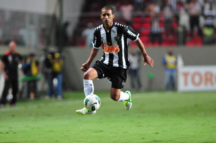 Pierre - Jogou no Palmeiras entre 2007 e 2011. Foi para o Atltico em 2011 e ficou at 2015.