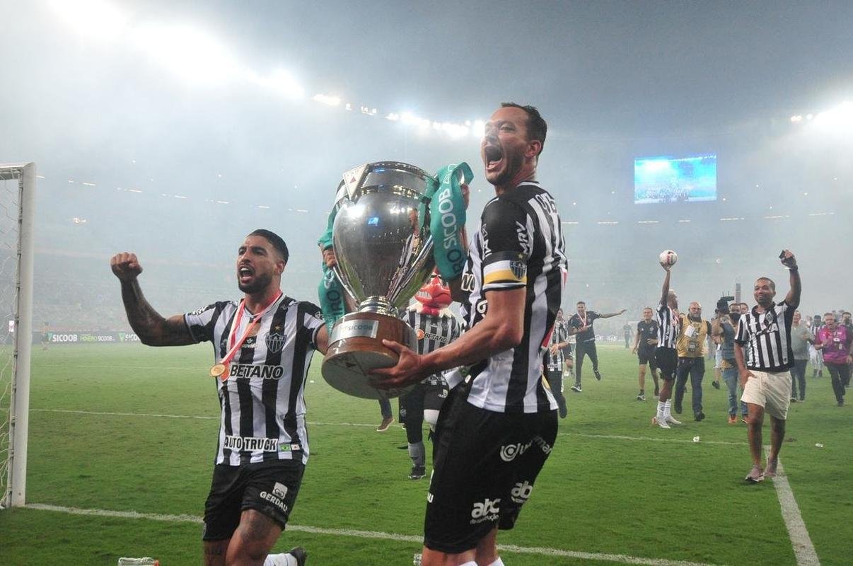 Festa do Atltico no Mineiro pela conquista do tricampeonato mineiro. Galo derrotou o Cruzeiro por 3 a 1 na final nica do estadual. Gols foram de Hulk (2) e Nacho