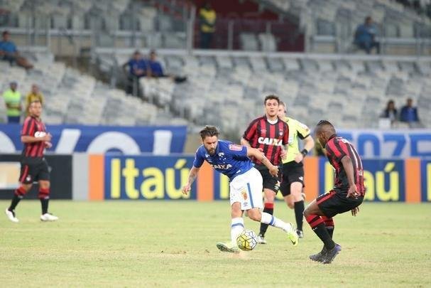 Fotos da partida entre Cruzeiro e Atltico-PR no Mineiro