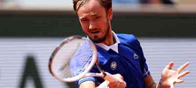 Medvedev se classifica para a terceira rodada em Roland Garros