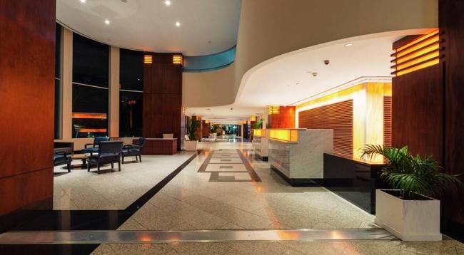 Galo est hospedado no Hilton Colon Guayaquil, localizado em uma regio nobre da cidade litornea no Equador; acomodao quatro estrelas tem estrutura de ponta