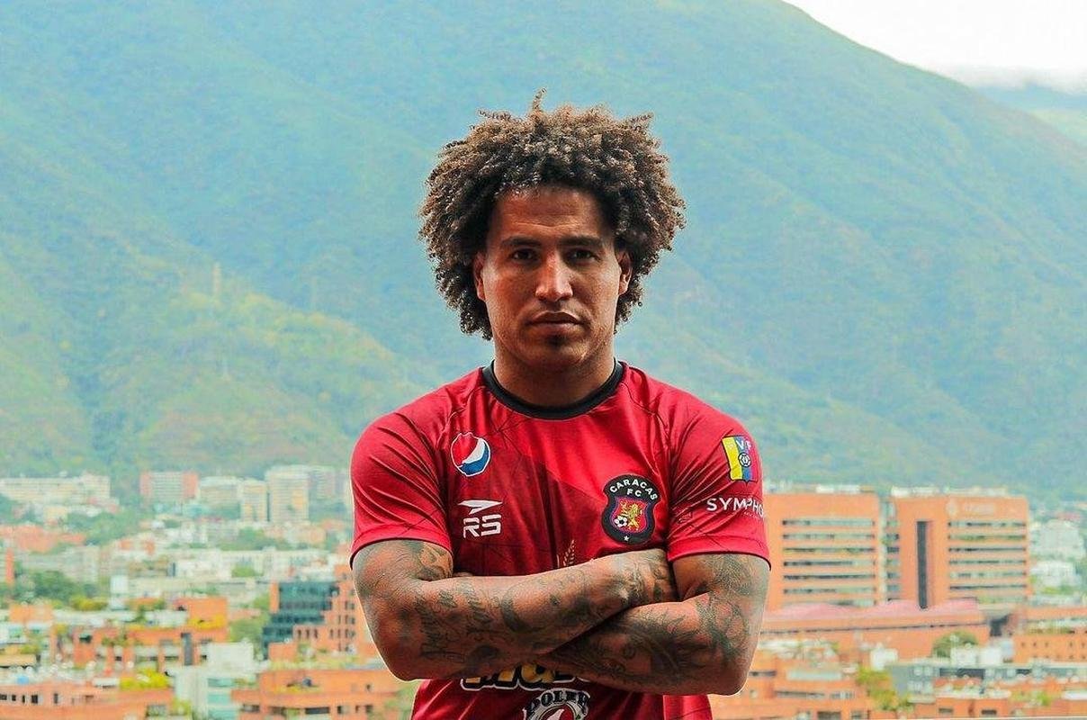 Carlos Surez, meio-campista (Caracas-VEN)