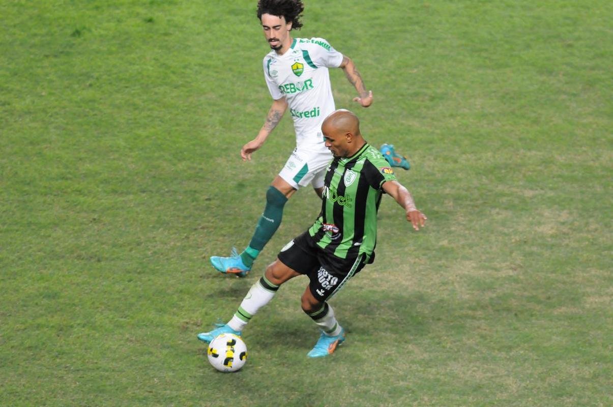 Amrica e Cuiab se enfrentaram, no Independncia, pela 9 rodada do Campeonato Brasileiro