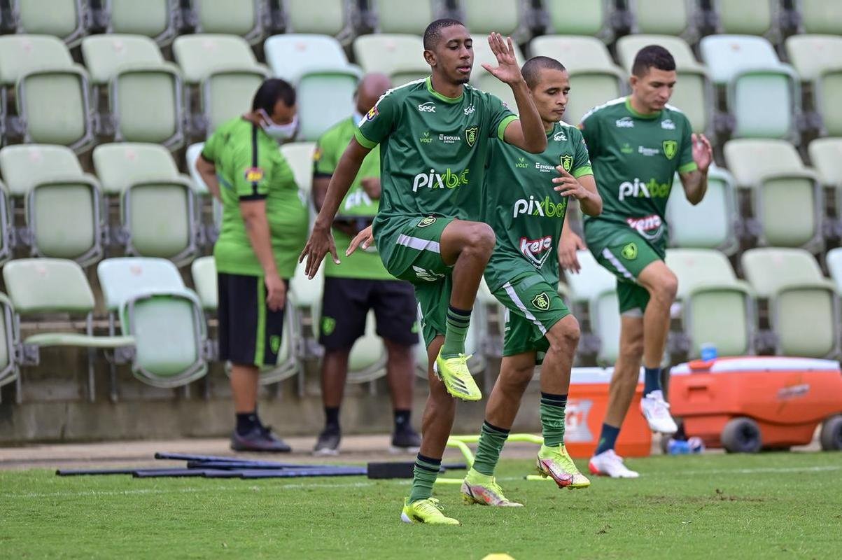 Amrica treinou nesta quinta-feira (10), no CT Lanna Drumond, visando o clssico de sbado contra o Atltico