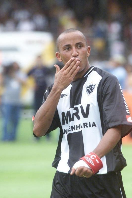 Alex Mineiro - 26 gols em 2004
