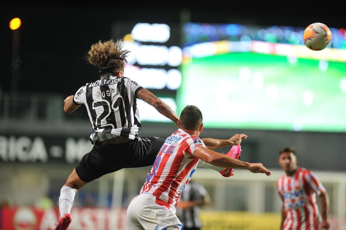 Atltico insistiu no segundo tempo, no conseguiu o terceiro gol e foi eliminado