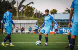 Fotos do treino do Cruzeiro desta sexta-feira, na Toca da Raposa II (Vinnicius Silva/Cruzeiro E.C)