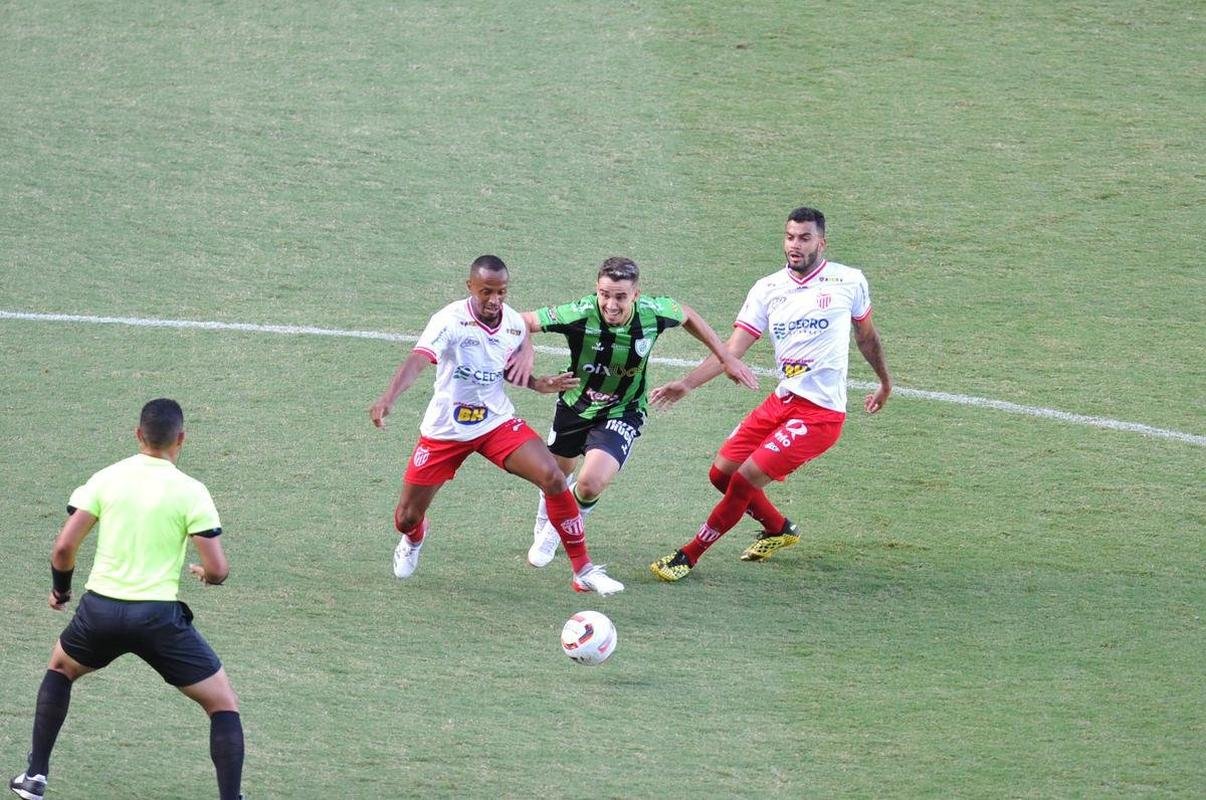 Fotos do jogo entre Amrica e Villa Nova, no Independncia, em BH, pela 9 rodada do Campeonato Mineiro