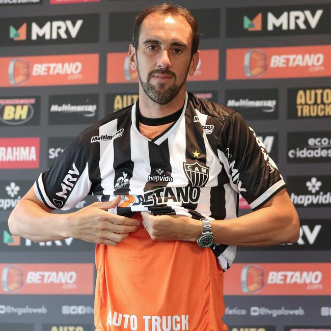 Nesta sexta-feira (21), o experiente zagueiro uruguaio Diego Godn, de 35 anos, foi oficialmente apresentado como reforo do Atltico para 2022. Na Cidade do Galo, em Vespasiano, o atleta concedeu entrevista coletiva para jornalistas e projetou mais um ano vitorioso para o clube mineiro.