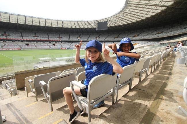 Alcia Reis e Gabriel Henry, crianas sempre presentes e marcantes na campanha do acesso do Cruzeiro