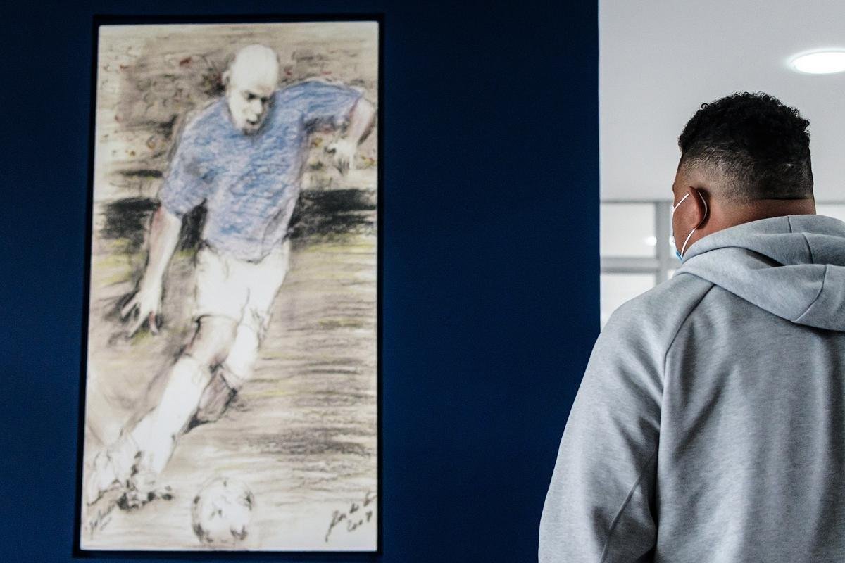 Em sua primeira visita  Toca da Raposa II, Ronaldo concedeu entrevista coletiva e teve contato com jogadores e comisso tcnica do Cruzeiro. Ele tambm se encontrou com scios da categoria Diamante.