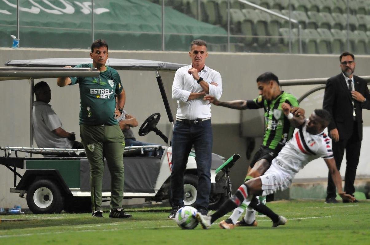 Fotos do jogo entre Amrica e Santa Cruz