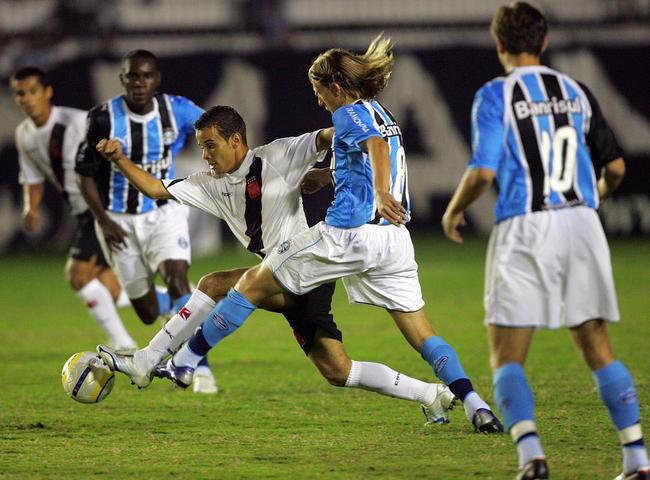 2006: o retorno do Grêmio para a primeira divisão foi positivo. Na temporada, o time foi campeão do Campeonato Gaúcho, terminou em 3º colocado no Brasileiro e garantiu vaga na Copa Libertadores