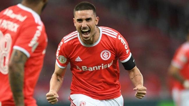 Thiago Galhardo - atacante