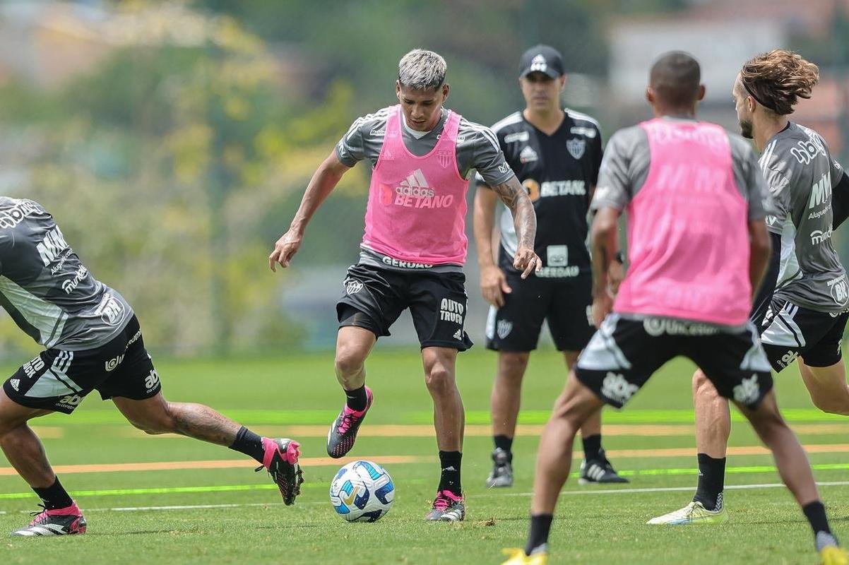 Atltico teve um dia de folga aps o empate com o Cruzeiro no clssico. Elenco de Coudet retomou atividades na Cidade do Galo na tarde desta quarta-feira (15/2).