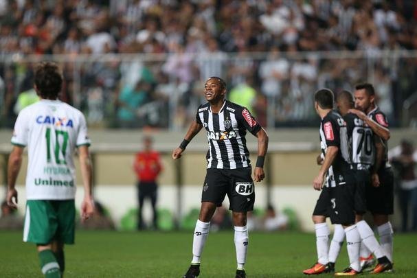 Lance de Atltico x Chapecoense, jogo vlido pelo Campeonato Brasileiro