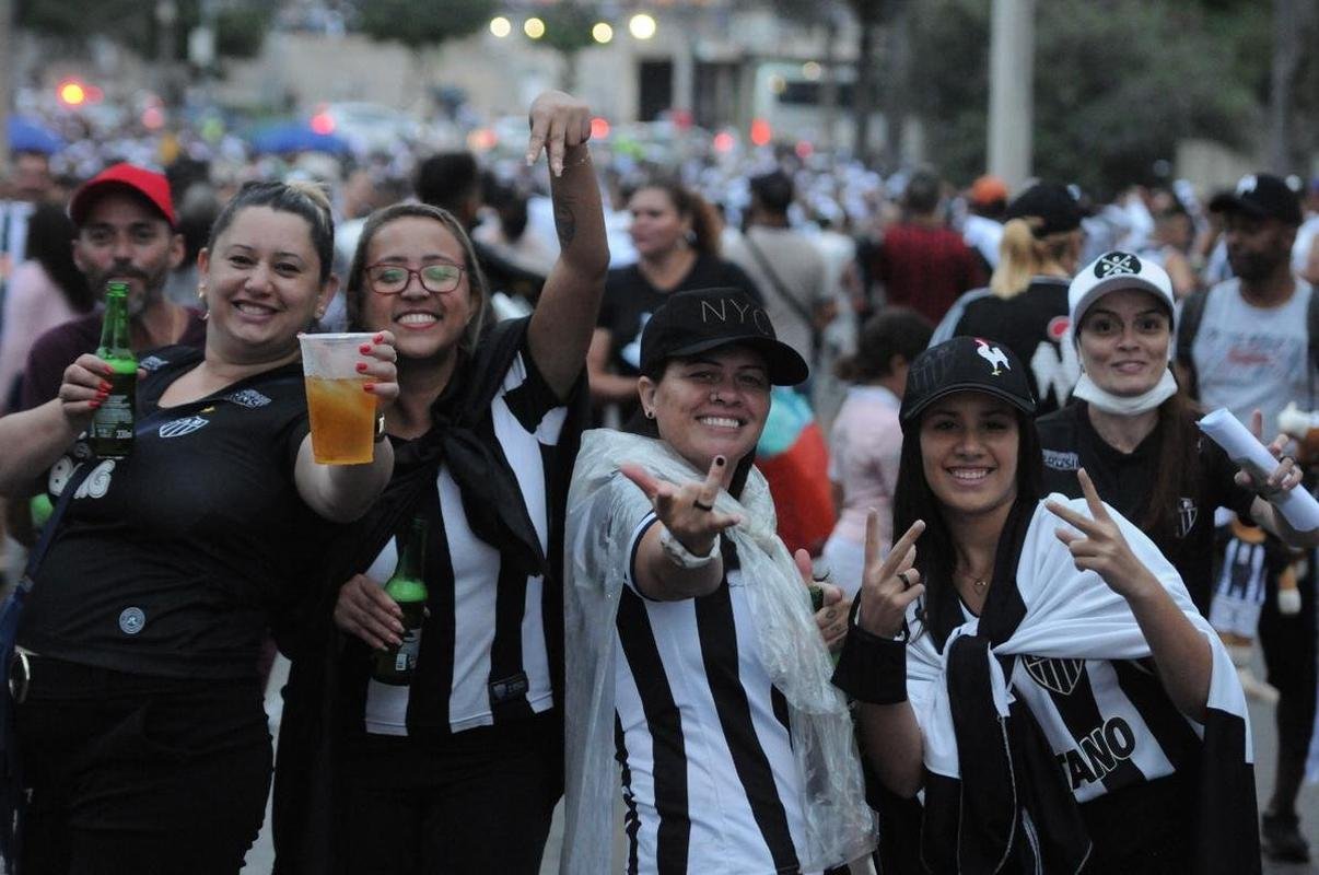 Fotos da torcida do Atltico na chegada ao Mineiro para a partida diante do Juventude pela 34 rodada do Brasileiro