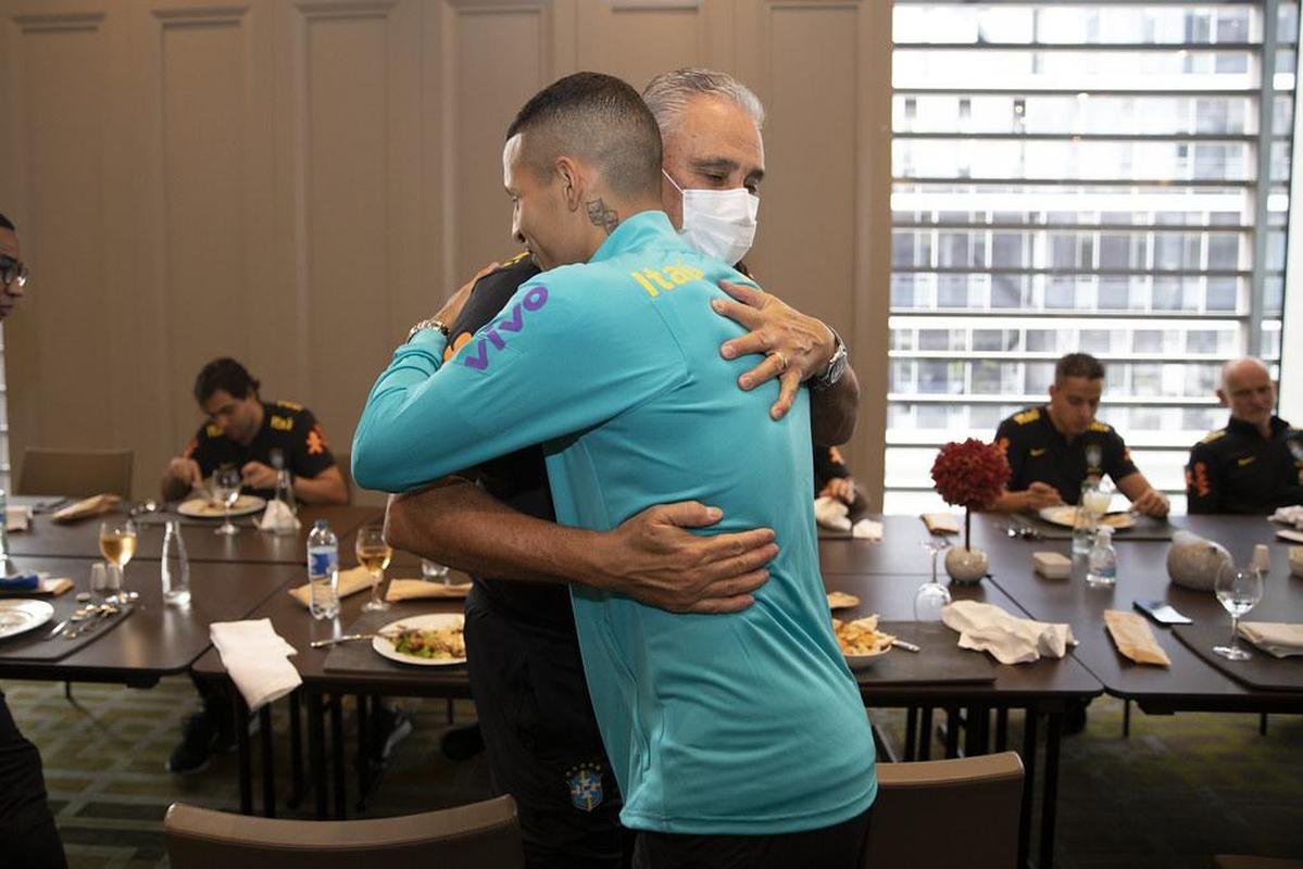 Jogadores se apresentam  Seleo Brasileira