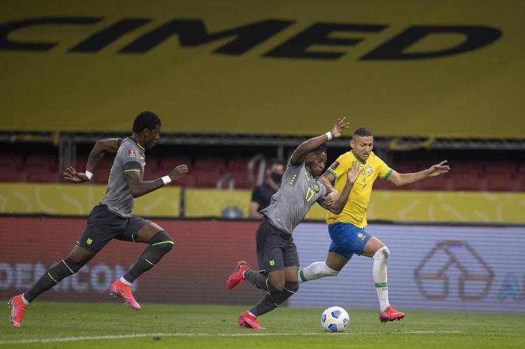 Com gols de Richarlison e Neymar, Brasil venceu o Equador no Beira-Rio