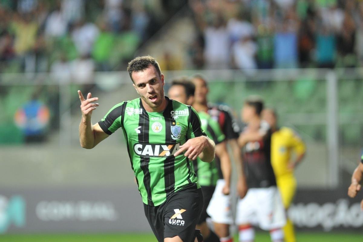 Serginho marcou duas vezes na vitria de virada do Amrica sobre Atltico-PR, no Horto 