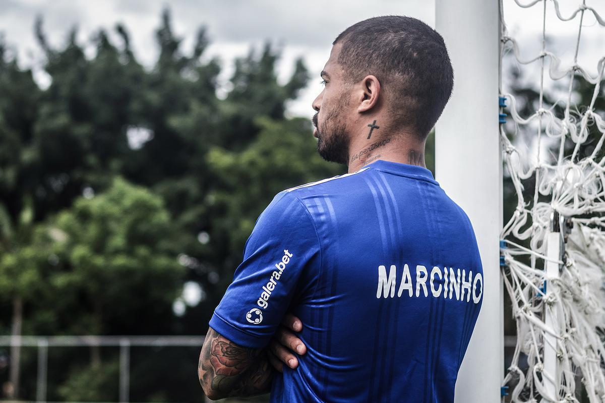 Marcinho foi anunciado pelo Cruzeiro em 12 de fevereiro. Seu último clube foi o Sampaio Corrêa. Até aqui, o meia disputou seis jogos com a camisa celeste e marcou um gol.