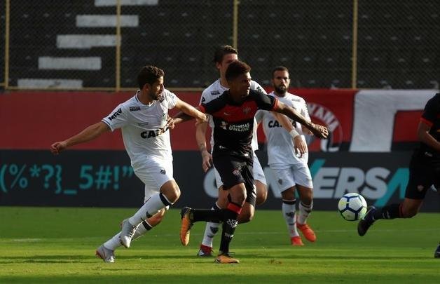 Vitória derrotou Atlético por 1 a 0, no Barradão, com gol de Léo Ceará