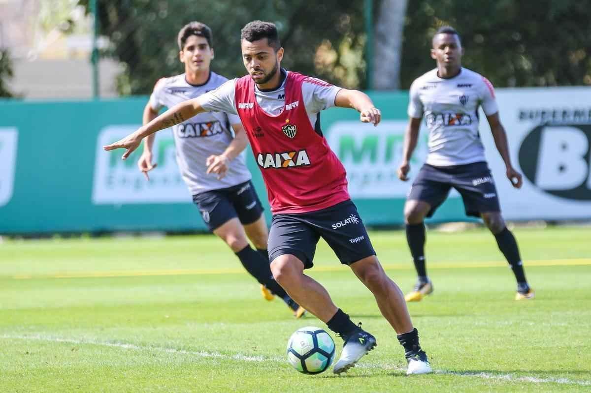 No treinamento desta sexta-feira, Rogrio Micale comandou uma atividade em campo reduzido de ataque contra defesa