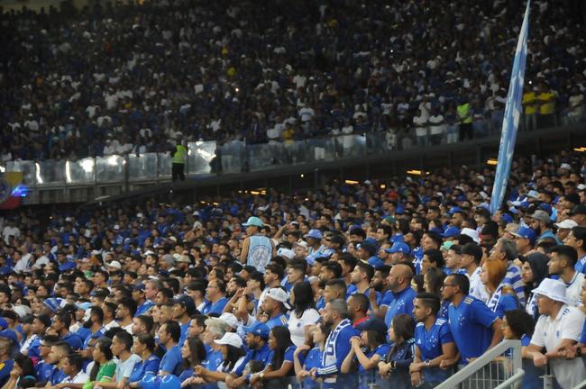 Fotos da torcida do Cruzeiro na derrota para o Fluminense no Mineiro; mesmo com eliminao, time recebeu grande apoio ao fim da partida