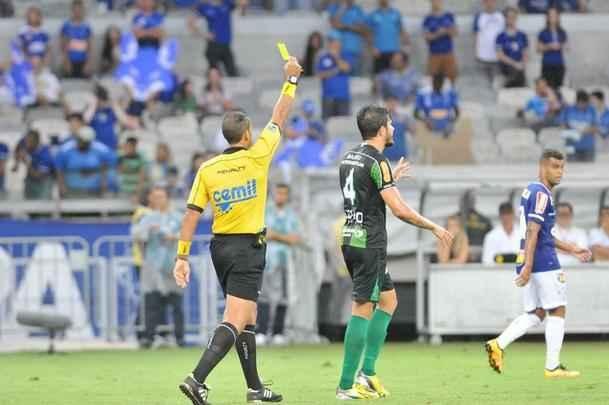 Cruzeiro e Amrica ficaram no empate, e permitiriam a chegada do Uberlndia  liderana
