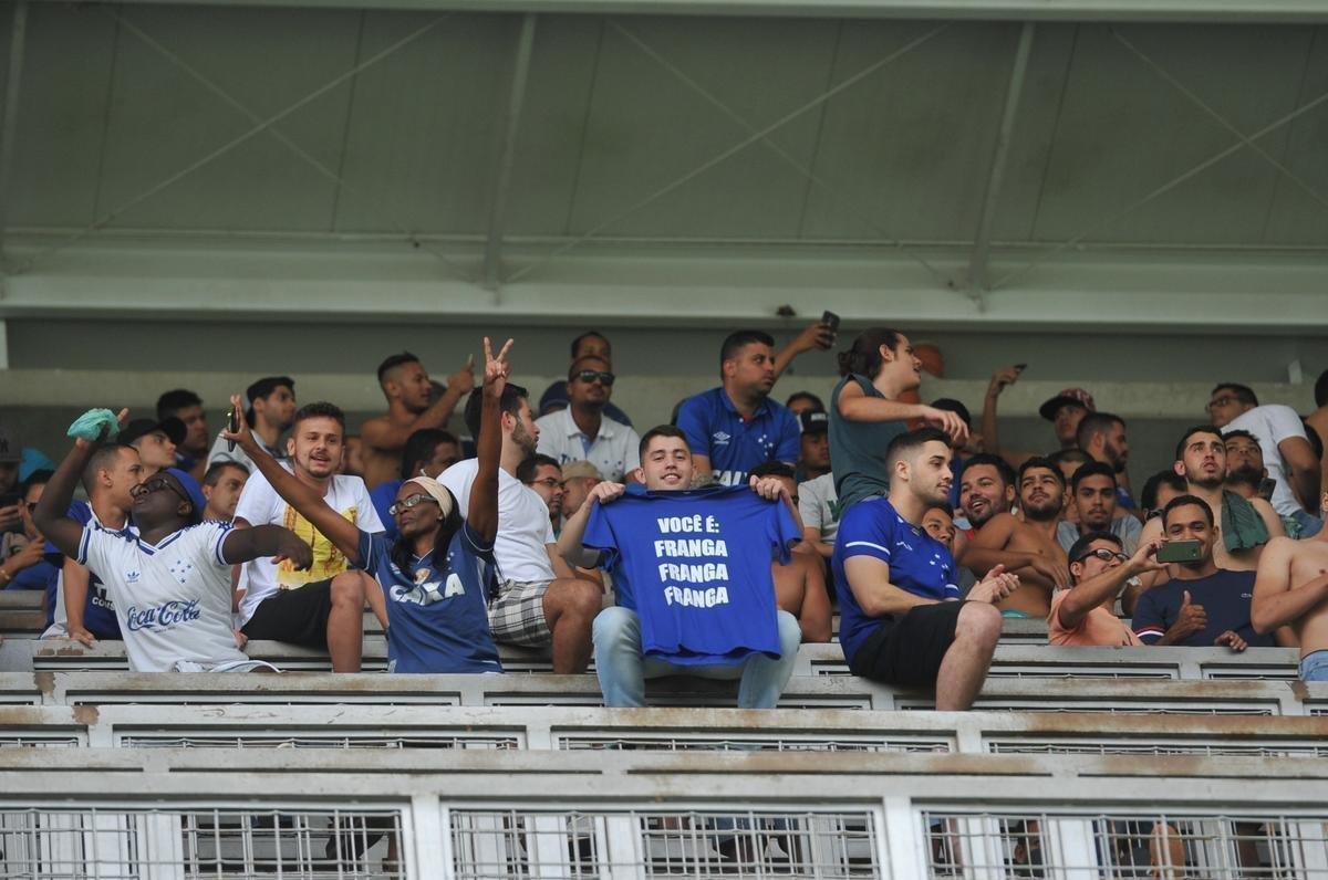 Imagens da torcida do Cruzeiro no clssico contra o Atltico, no Independncia