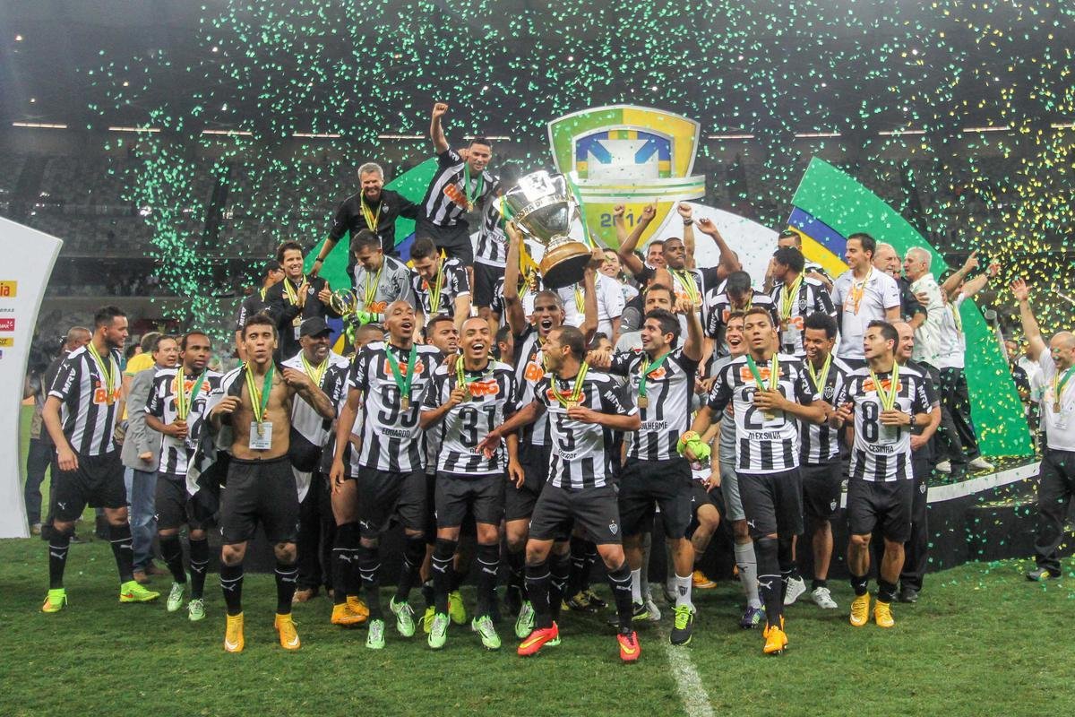 Copa do Brasil (2014) - Em indita final mineira na Copa do Brasil, o Atltico levou a melhor sobre o rival Cruzeiro nos dois jogos e conquistou o ttulo do torneio pela primeira vez. No jogo de ida, triunfo alvinegro no Independncia, por 2 a 0. Luan e Dtolo balanaram as redes. No clssico decisivo, no Mineiro, o Galo venceu por 1 a 0, gol de Diego Tardelli